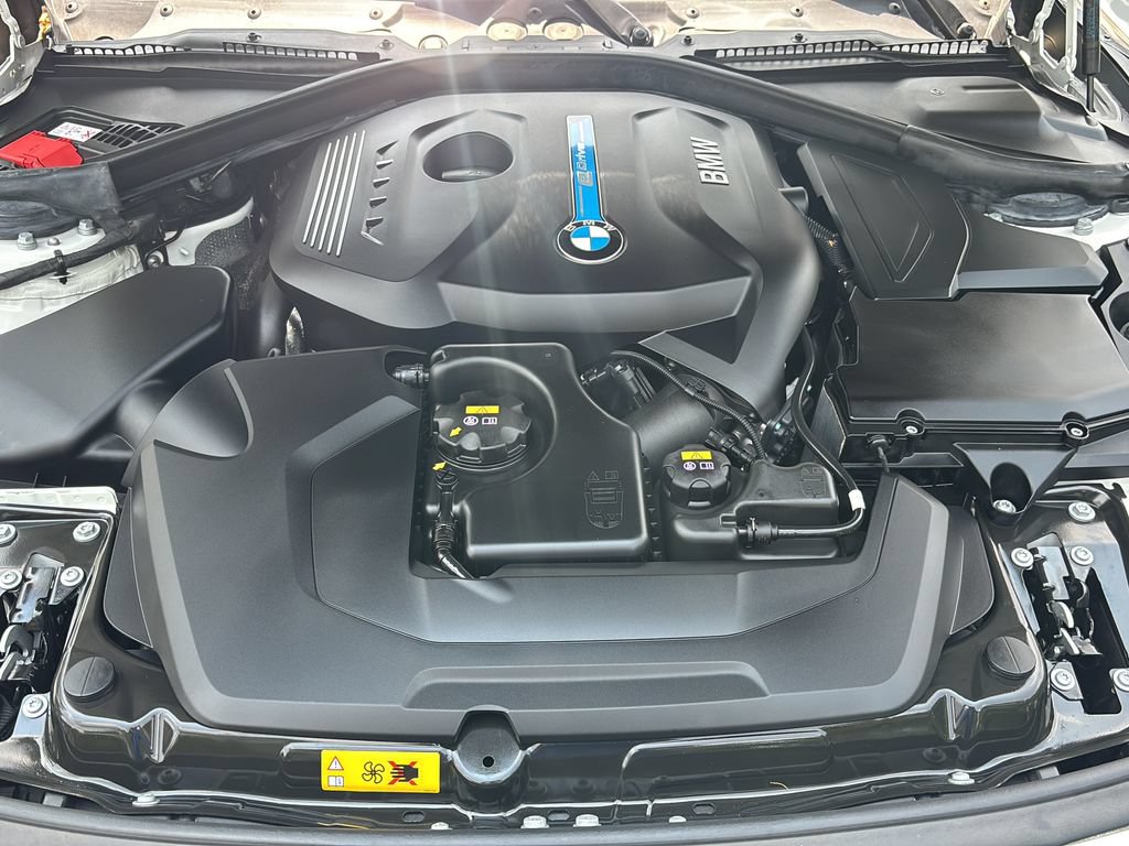 Used 2018 BMW 330e w/ Convenience Package RWD image 9