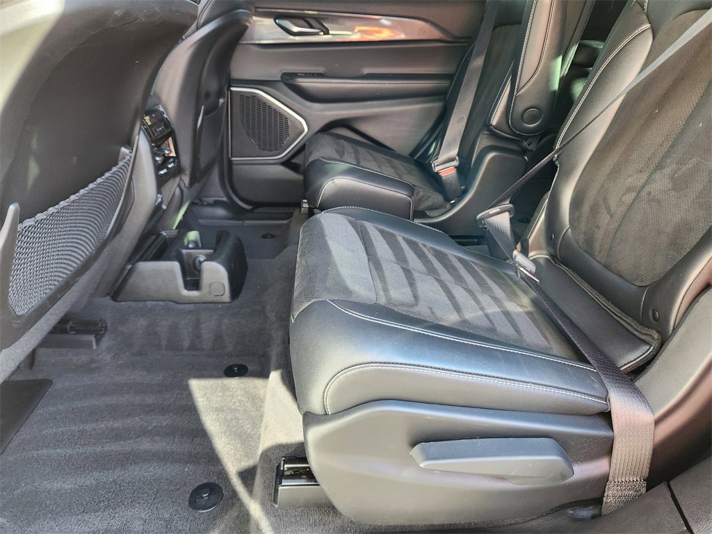 Used 2022 Jeep Grand Cherokee L Altitude image 9