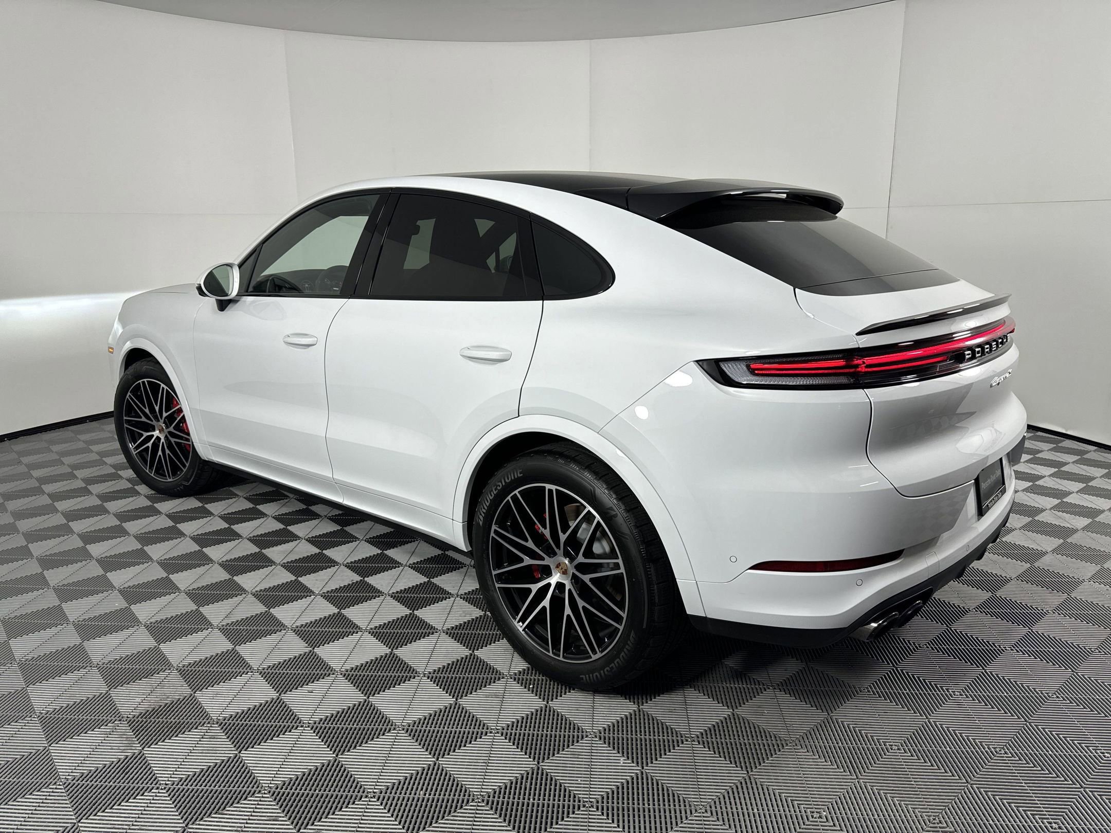 Certified 2025 Porsche Cayenne S image 3