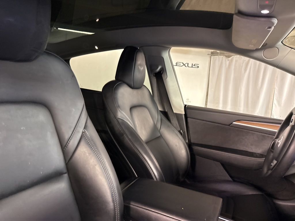 Used 2025 Tesla Model Y Long Range image 10