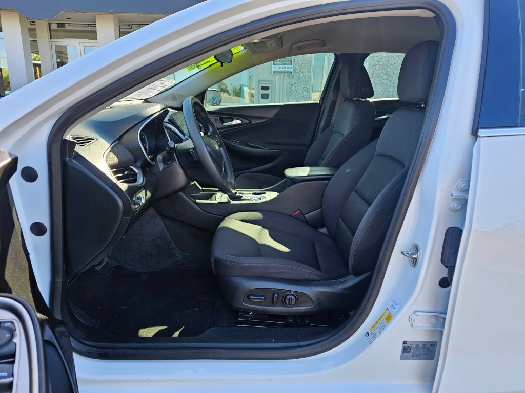 Used 2024 Chevrolet Malibu LT FWD image 17