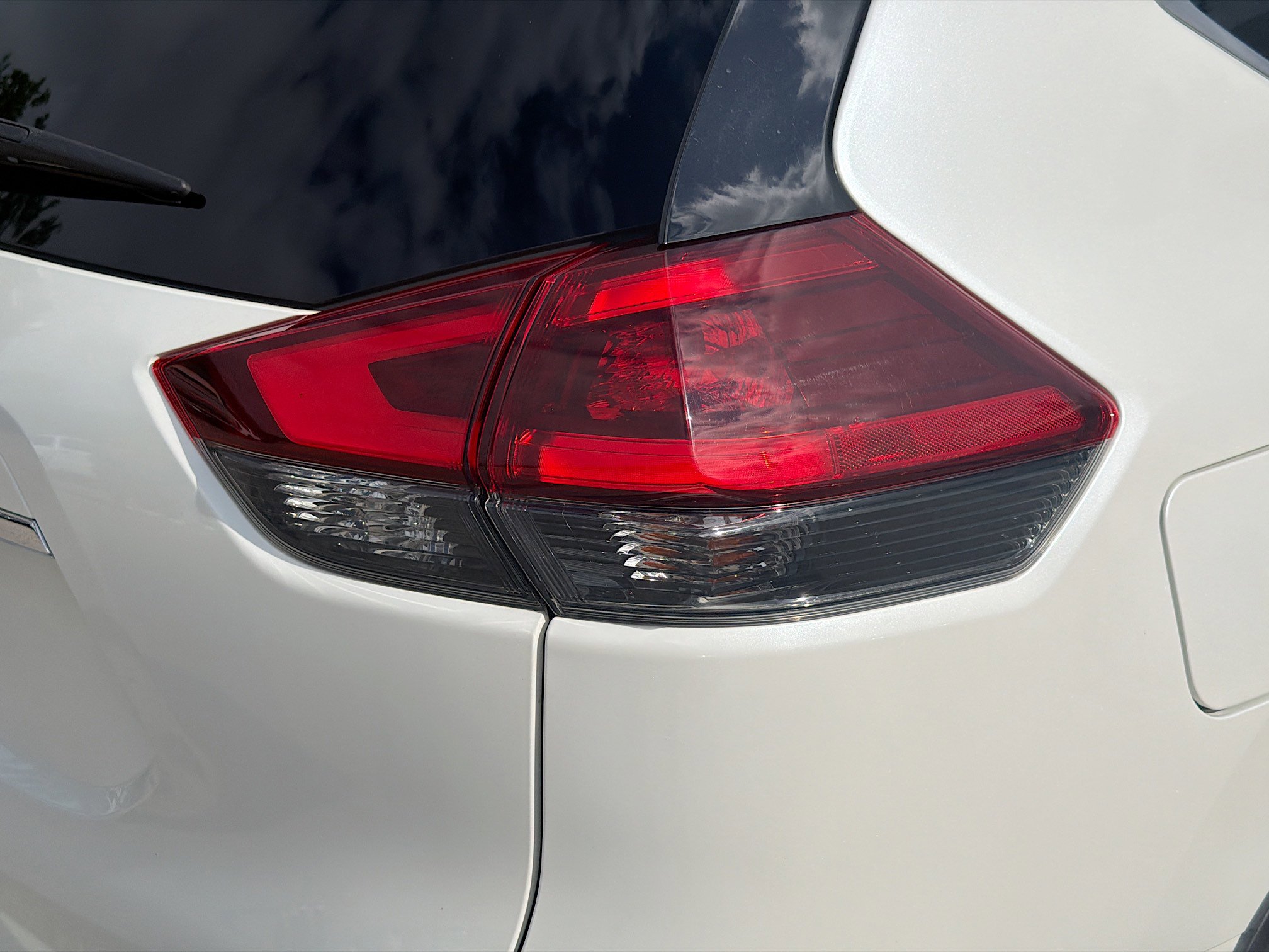 Used 2020 Nissan Rogue SV FWD image 27