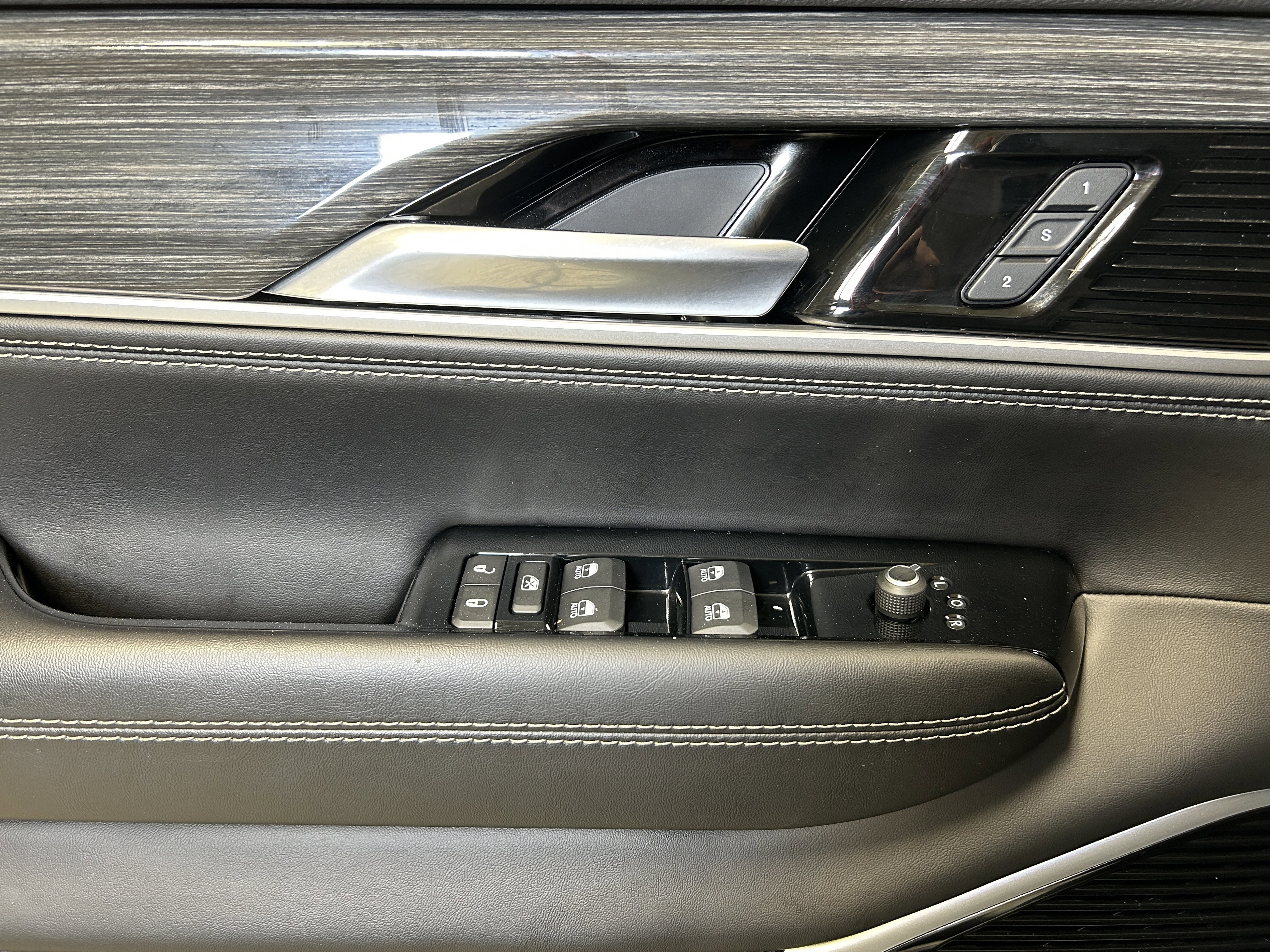 Certified 2022 Jeep Wagoneer Series III w/ Premium Group I image 20