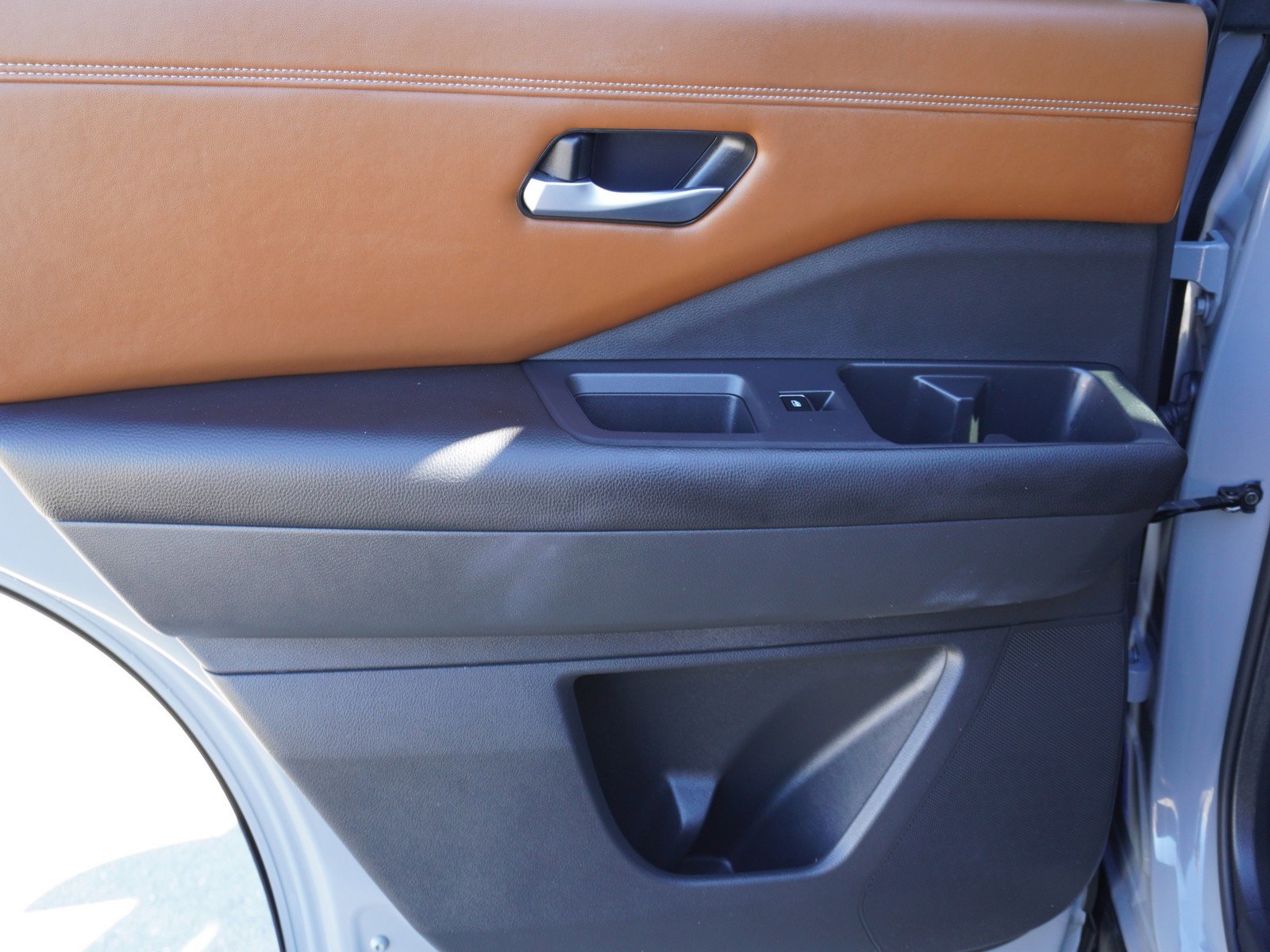 Used 2022 Nissan Pathfinder Platinum w/ Cargo Package image 13