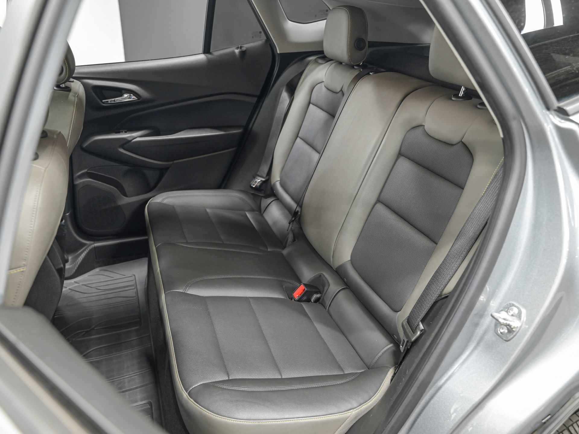 Used 2025 Chevrolet Trax ACTIV w/ Sunroof Package FWD image 28