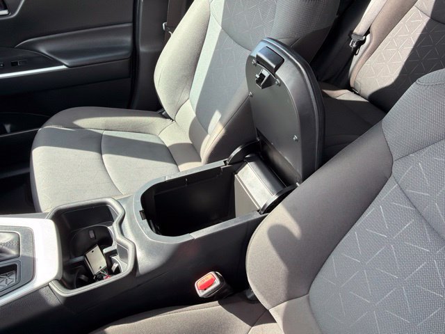 Used 2025 Toyota RAV4 XLE FWD image 21