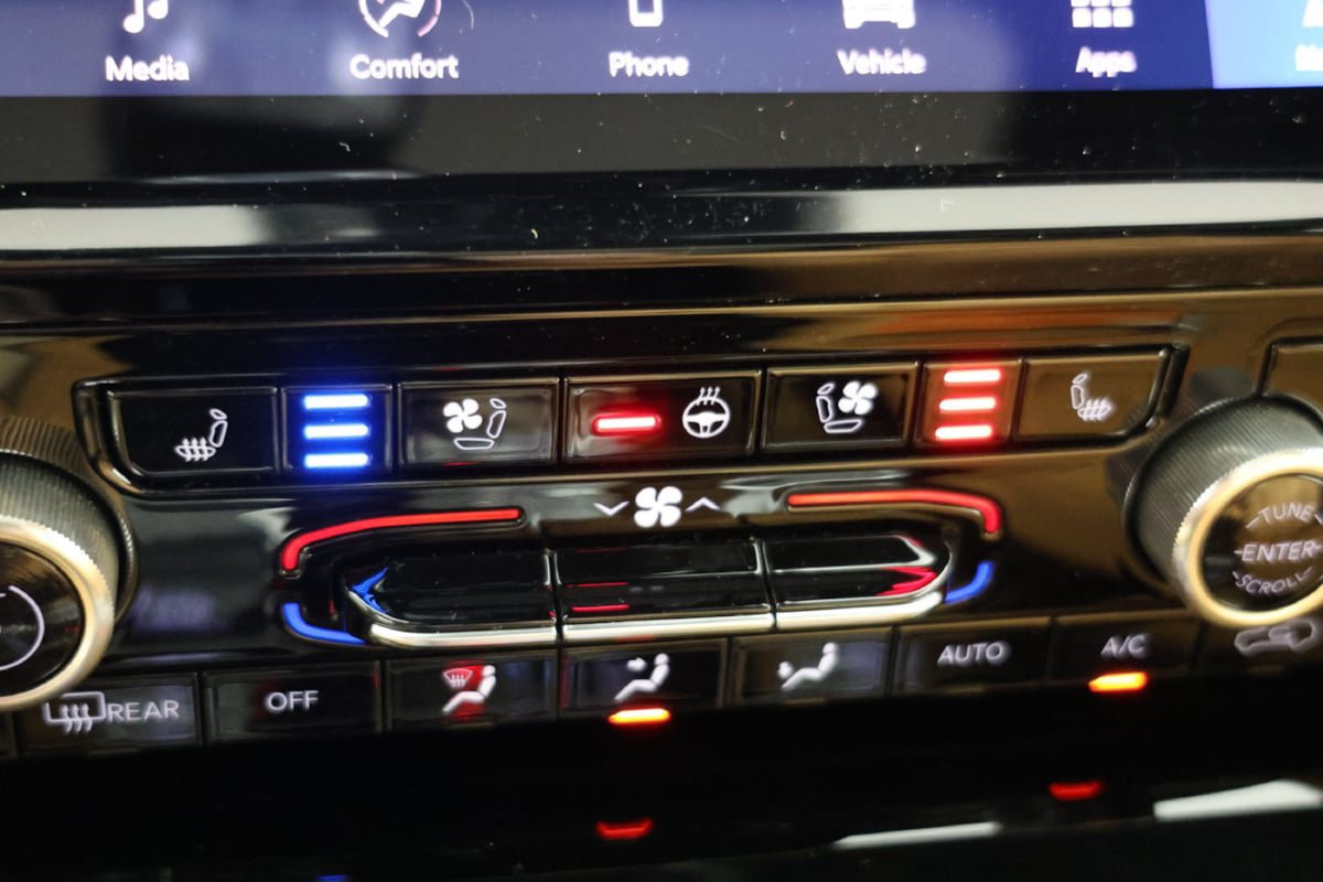 Used 2025 Jeep Grand Cherokee L Summit AWD/4WD image 9