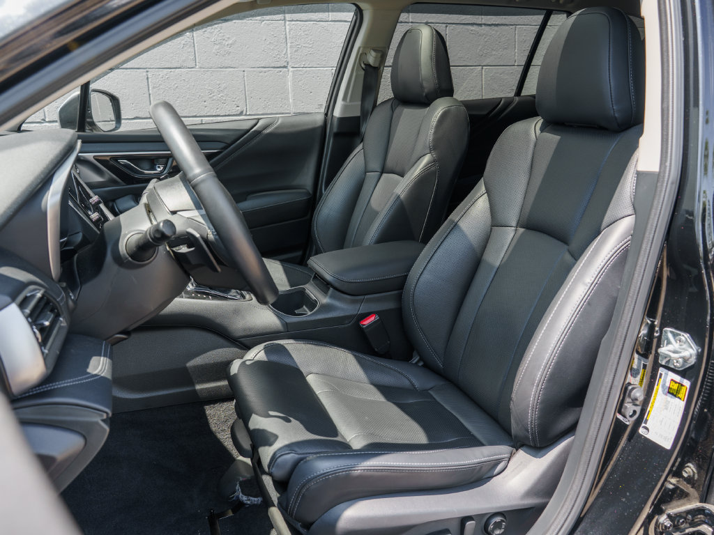 Used 2025 Subaru Outback Touring XT AWD/4WD image 4