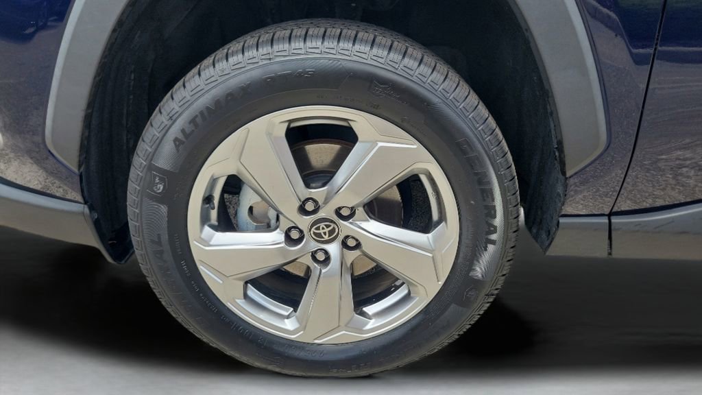 Used 2021 Toyota RAV4 Limited AWD/4WD image 25
