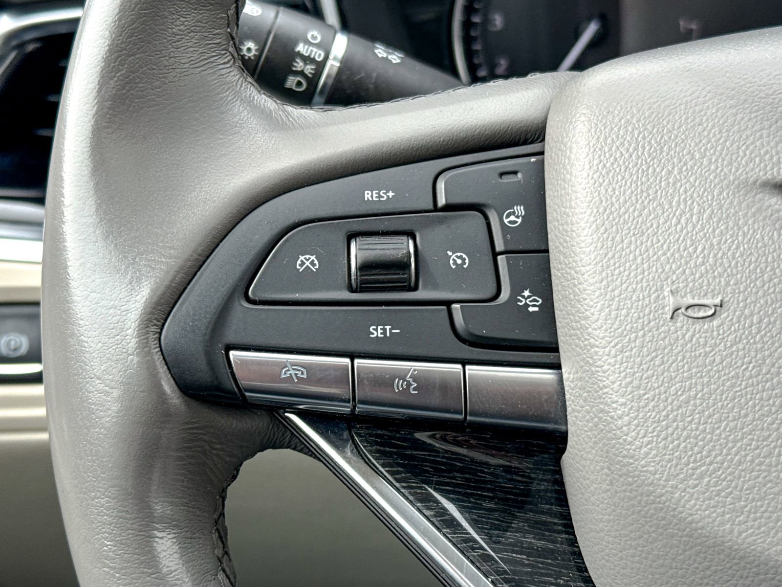 Certified 2022 Cadillac XT6 Premium Luxury image 30