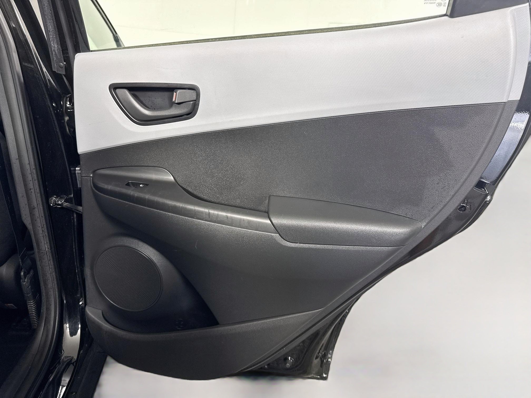 Used 2018 Hyundai Kona SE AWD/4WD image 27