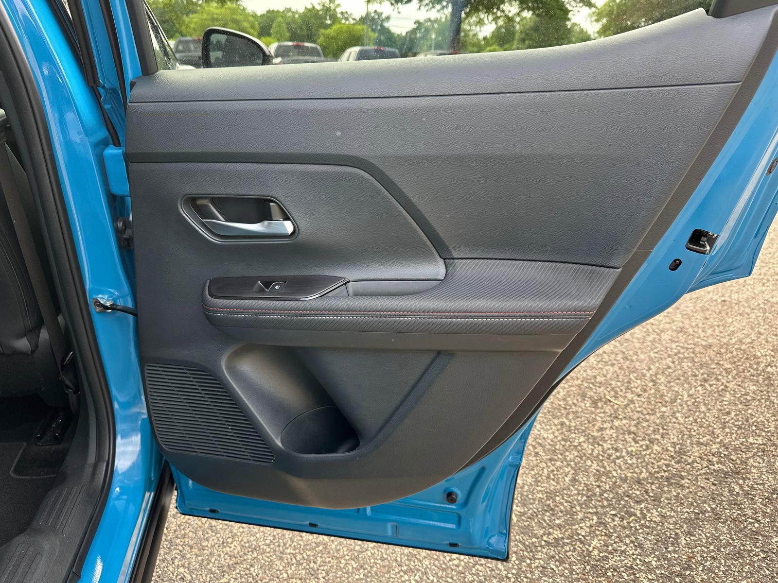 Used 2025 Nissan Kicks SR FWD image 14