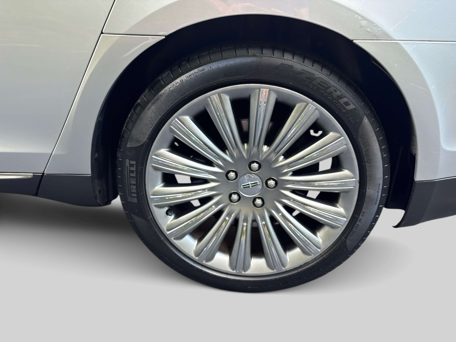 Used 2013 Lincoln MKS FWD image 27