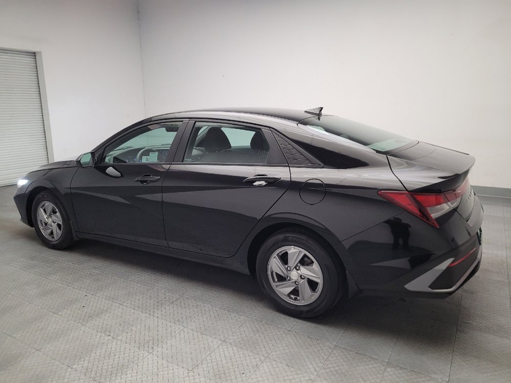 Used 2024 Hyundai Elantra SE FWD image 3