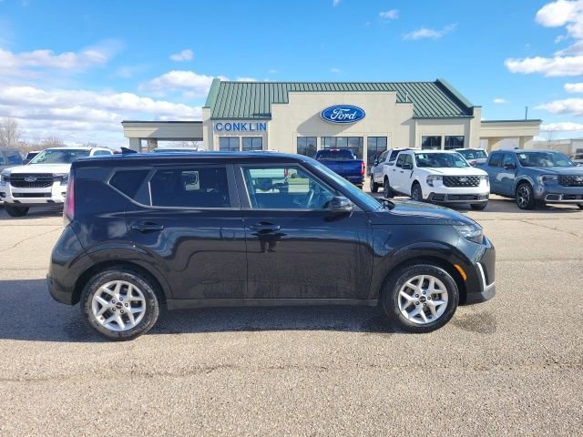 Used 2024 Kia Soul LX w/ Option Group 015 FWD image 19