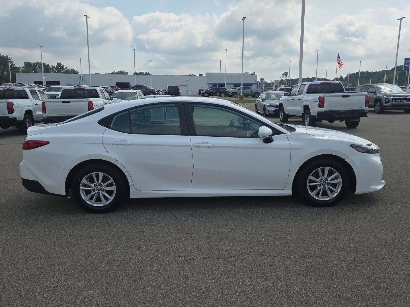 Used 2025 Toyota Camry LE FWD image 7