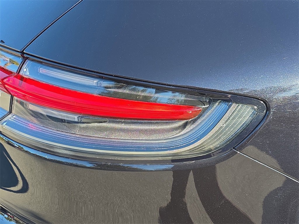 Certified 2024 Porsche Macan image 16