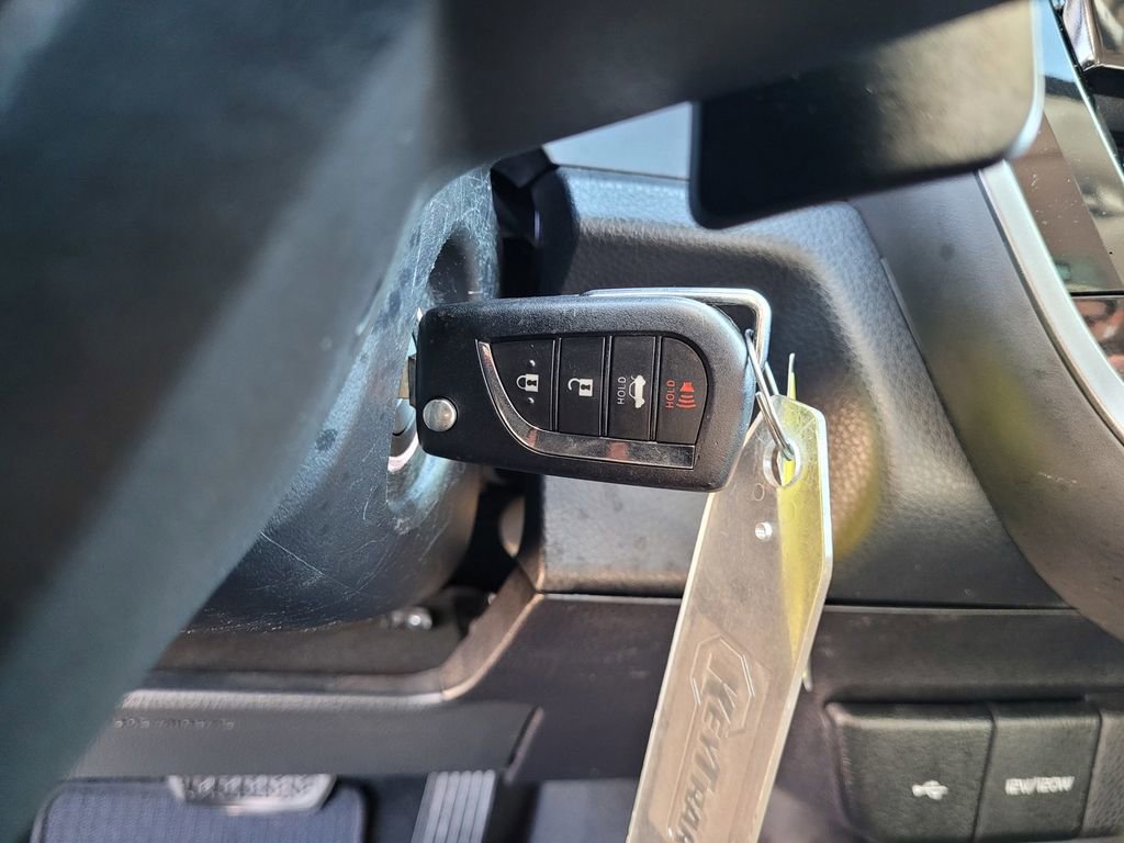 Used 2021 Toyota Camry SE image 17