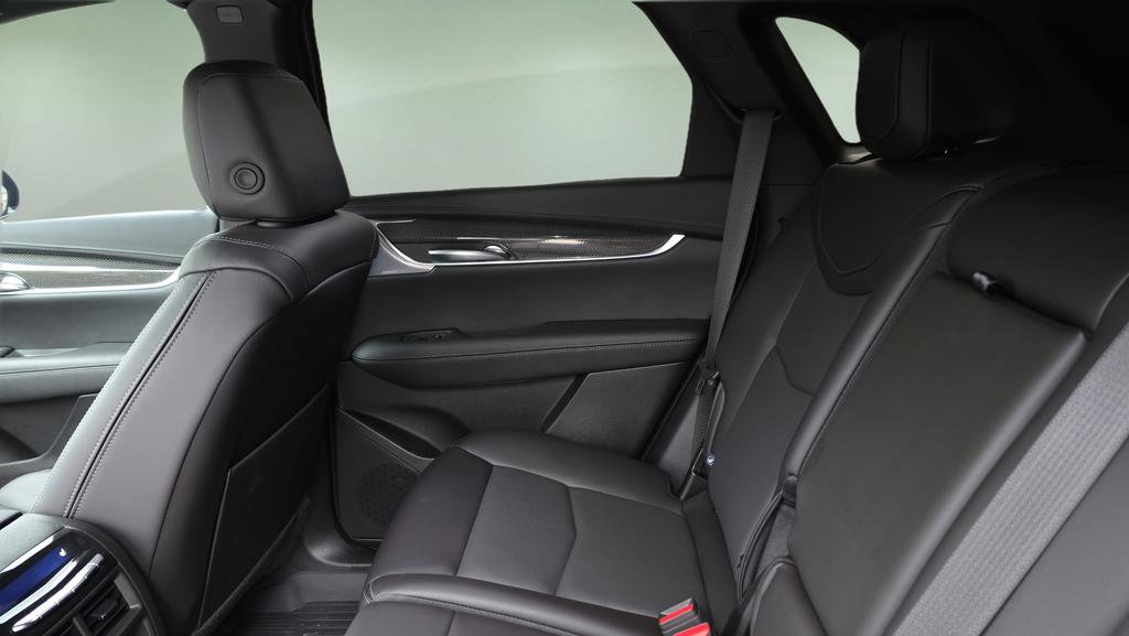 Certified 2025 Cadillac XT5 Sportv w/ Technology Package image 26