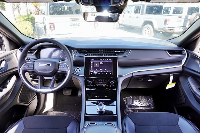 New 2025 Jeep Grand Cherokee L Altitude X image 24