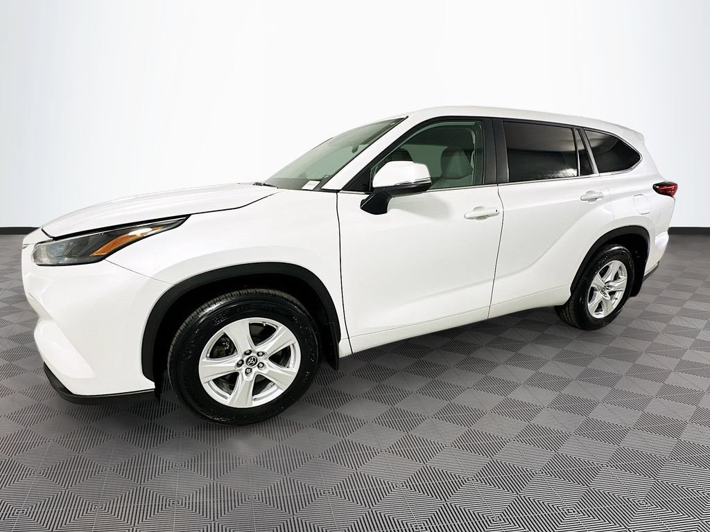Used 2023 Toyota Highlander L AWD/4WD image 6