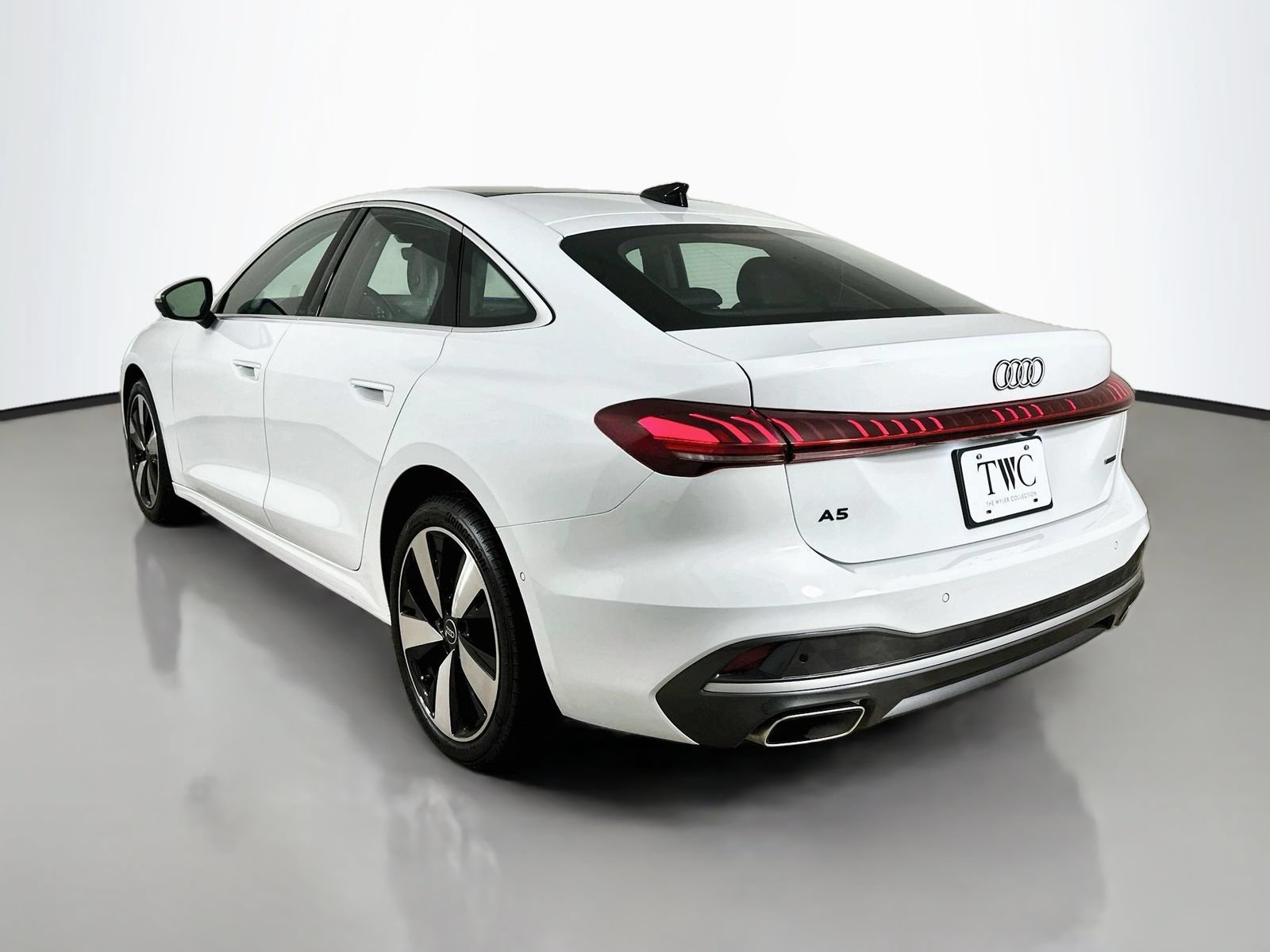 Used 2025 Audi A5 2.0T Premium Plus w/ Premium Plus AWD/4WD image 7