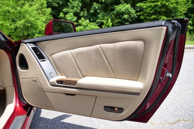 Used 2007 Cadillac XLR V RWD image 34