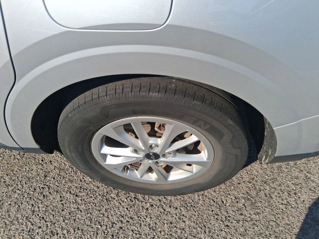 Used 2023 Kia Carnival LX FWD image 8
