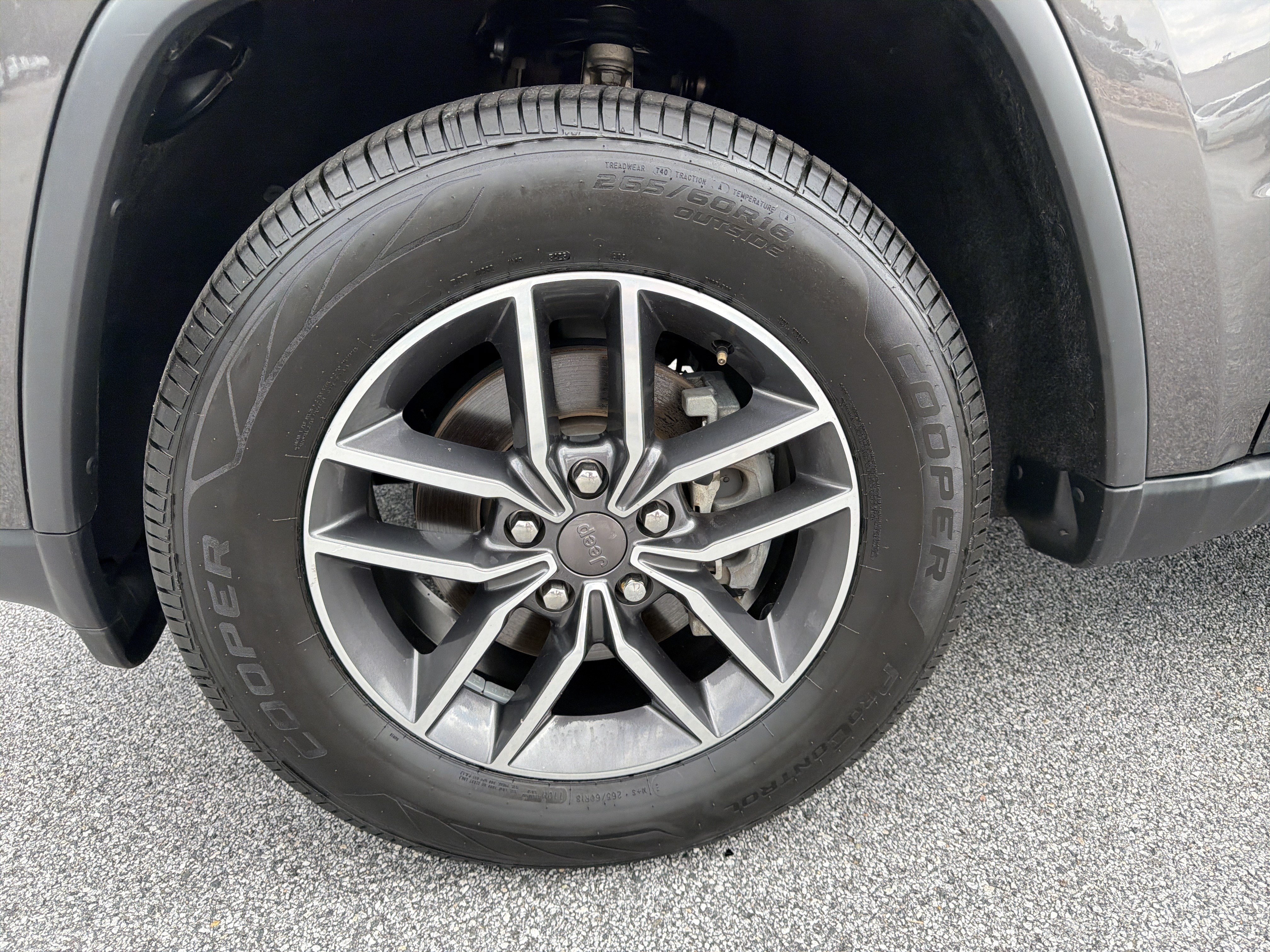 Used 2019 Jeep Grand Cherokee Laredo w/ Laredo X Package RWD image 13