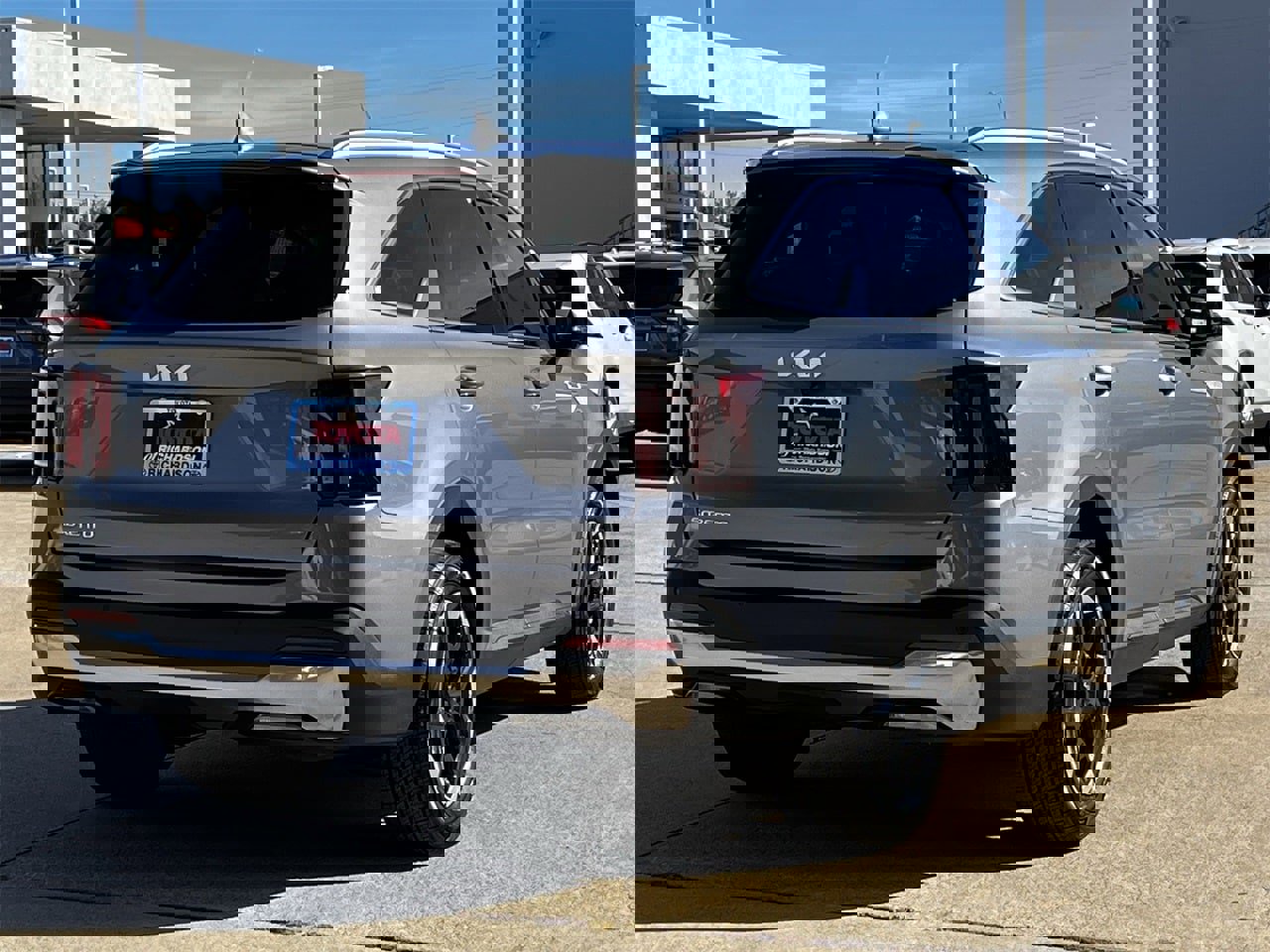 Used 2024 Kia Sorento S w/ Panoramic Sunroof Package image 4