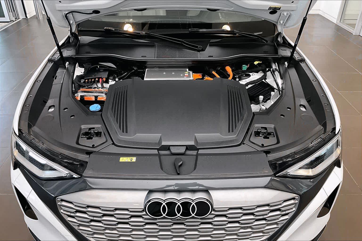 Used 2024 Audi Q8 e-tron Premium Plus w/ Premium Plus Package AWD/4WD image 28