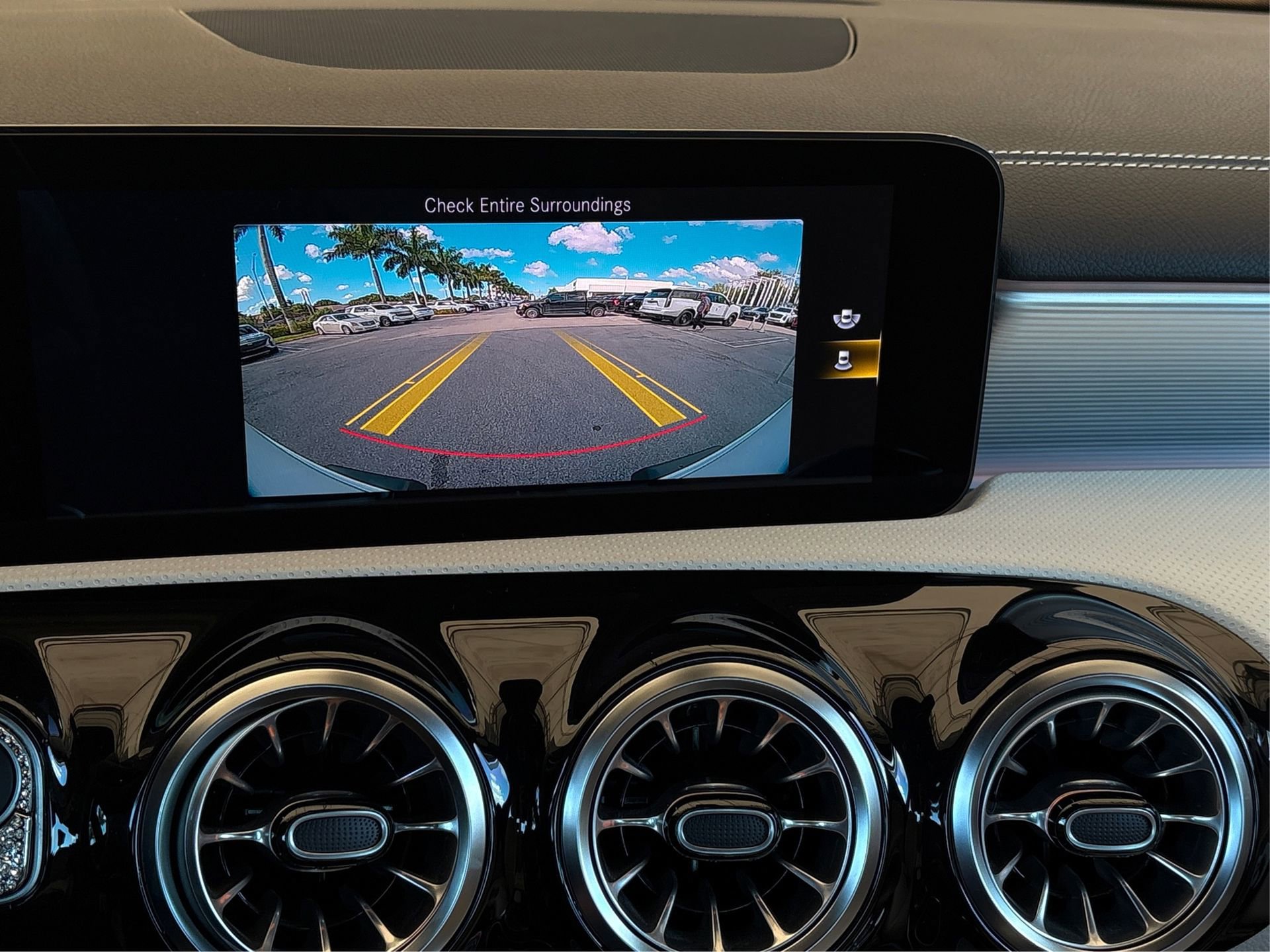 Used 2022 Mercedes-Benz CLA 250 4MATIC image 25