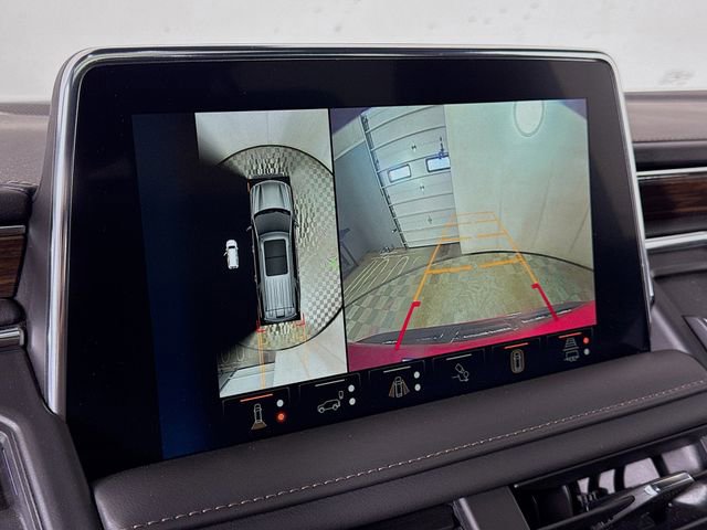 Used 2024 Chevrolet Suburban High Country w/ Advanced Technology Package image 17