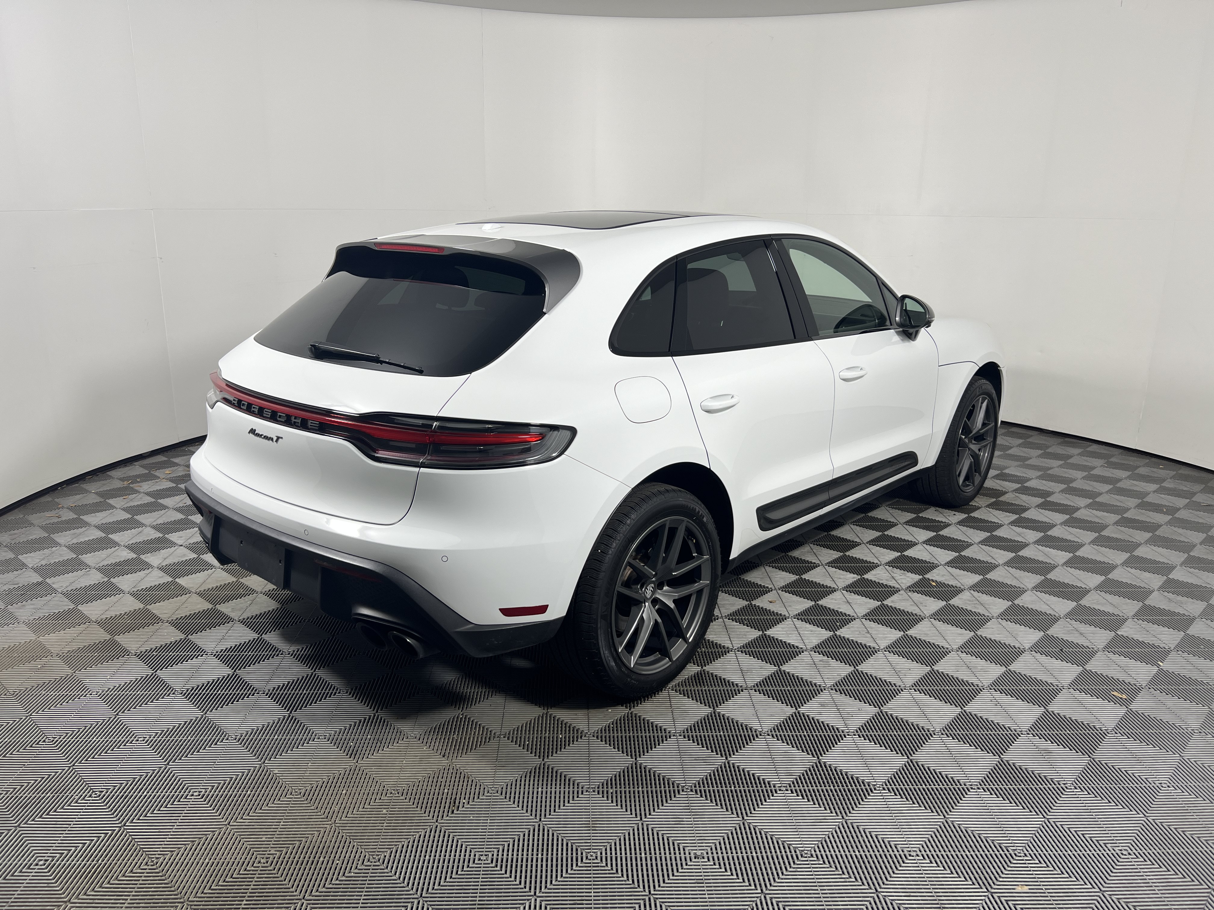 Certified 2024 Porsche Macan Turbo AWD/4WD image 7