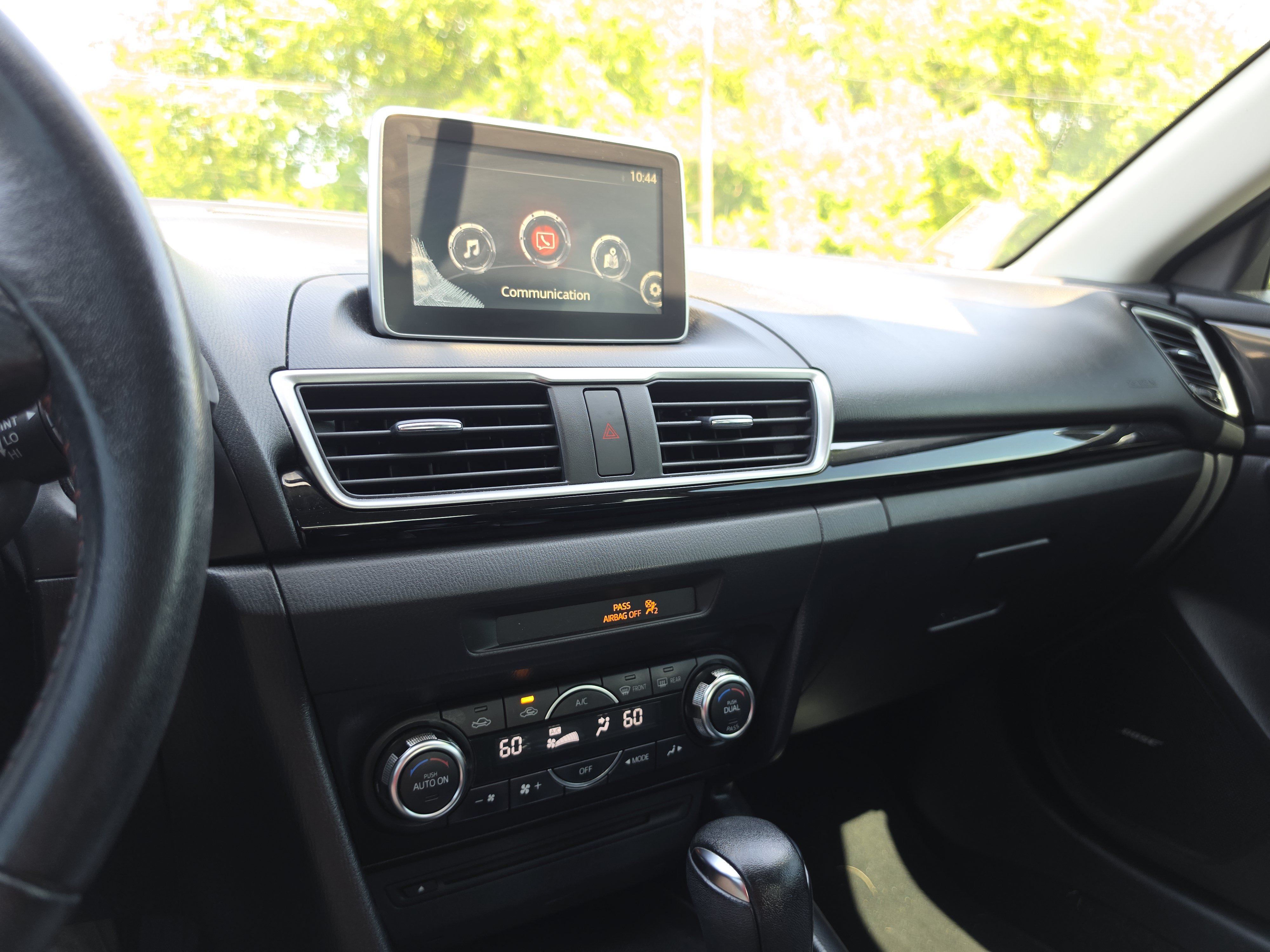 Used 2015 MAZDA MAZDA3 i Touring w/ Technology Package FWD image 25