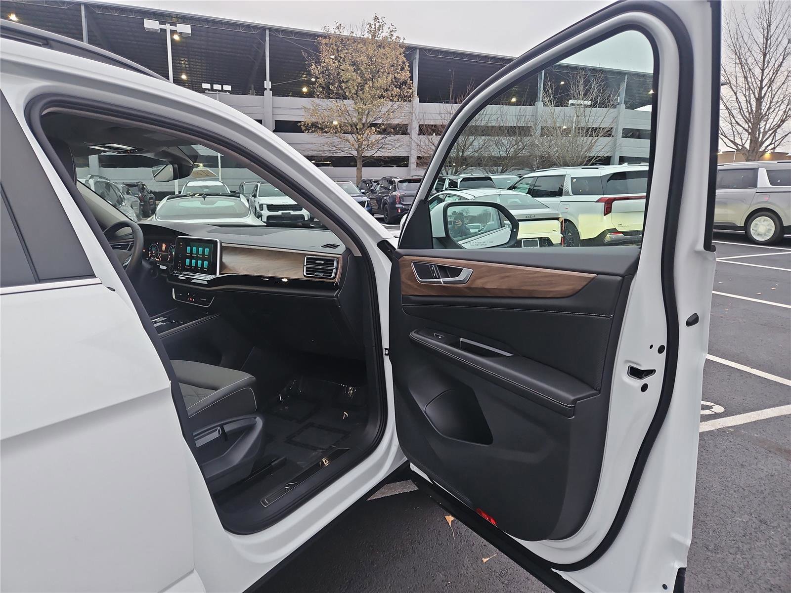 New 2026 Volkswagen Atlas SE image 25