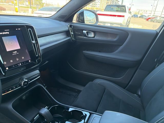 Used 2024 Volvo C40 P8 Recharge Ultimate w/ Protection Package Premier image 23