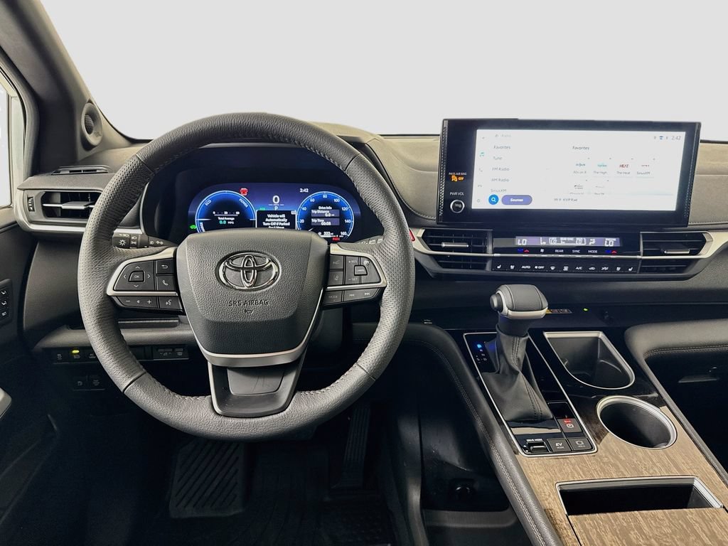 Used 2025 Toyota Sienna Platinum AWD/4WD image 24