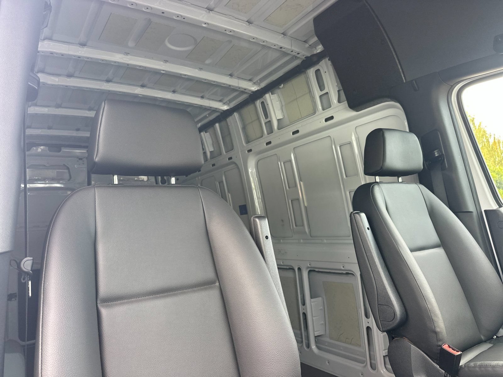 Used 2025 Mercedes-Benz Sprinter 2500 image 18