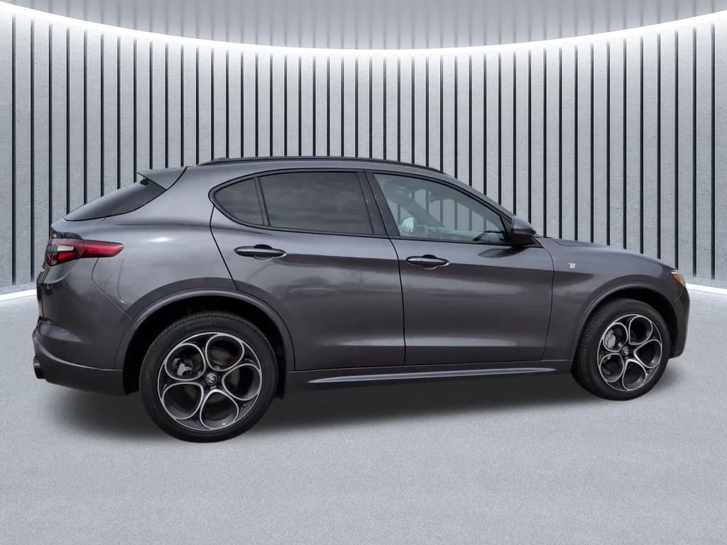 Used 2023 Alfa Romeo Stelvio Ti w/ Active Assist Plus Package AWD/4WD image 5