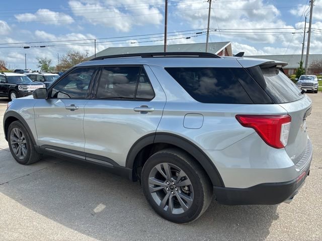 Used 2022 Ford Explorer XLT w/ Equipment Group 202A AWD/4WD image 5