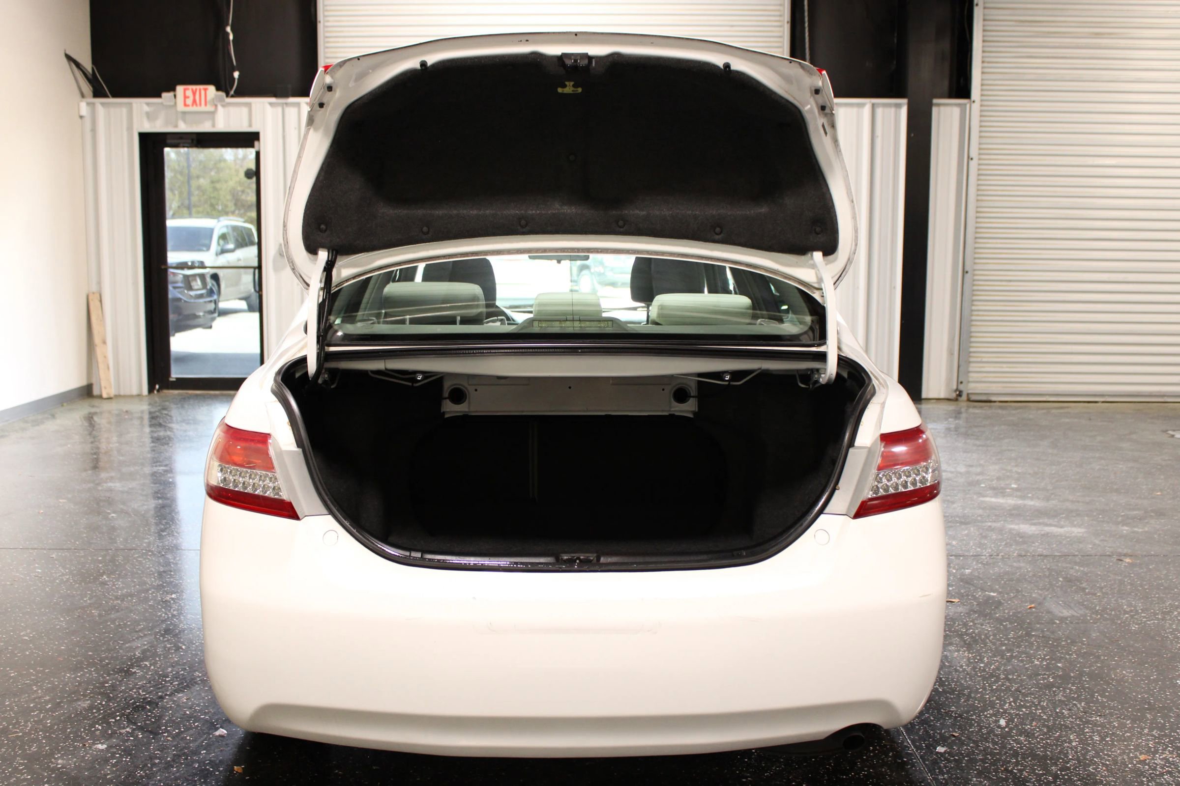 Used 2010 Toyota Camry LE image 25