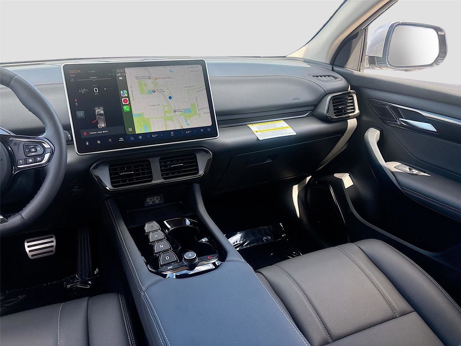 New 2025 VinFast VF 8 Eco image 23