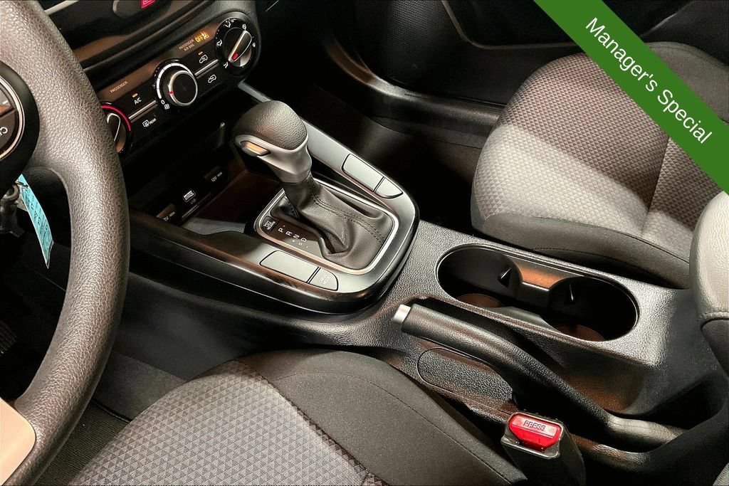 Used 2025 Kia Soul LX w/ LX Technology Package FWD image 17
