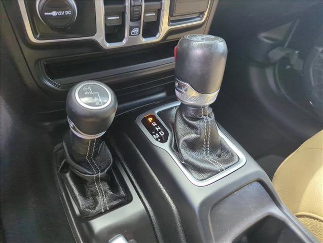 Used 2018 Jeep Wrangler Unlimited Sahara AWD/4WD image 10