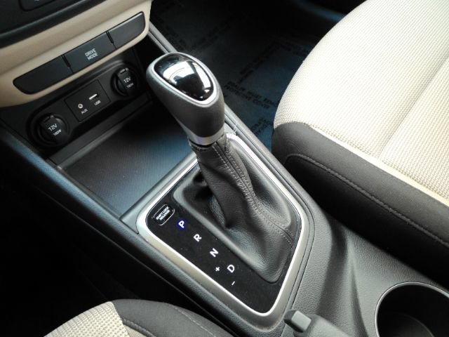 Used 2022 Hyundai Accent SEL FWD image 43