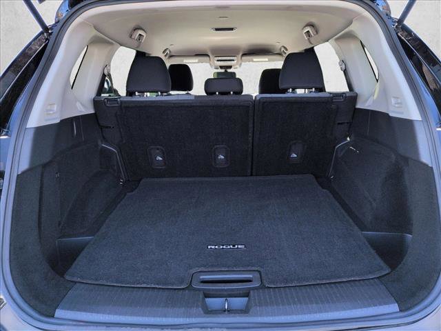 Used 2023 Nissan Rogue SV image 6