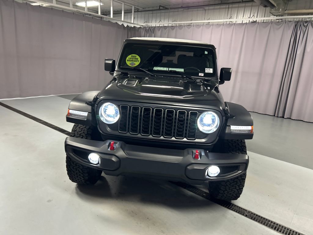 Used 2025 Jeep Wrangler Rubicon w/ Convenience Group AWD/4WD image 2