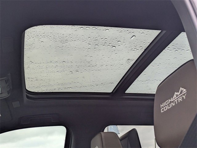 New 2026 Chevrolet Suburban High Country image 14