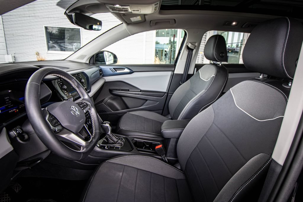 Certified 2023 Volkswagen Taos SE w/ Panoramic Sunroof Package FWD image 23